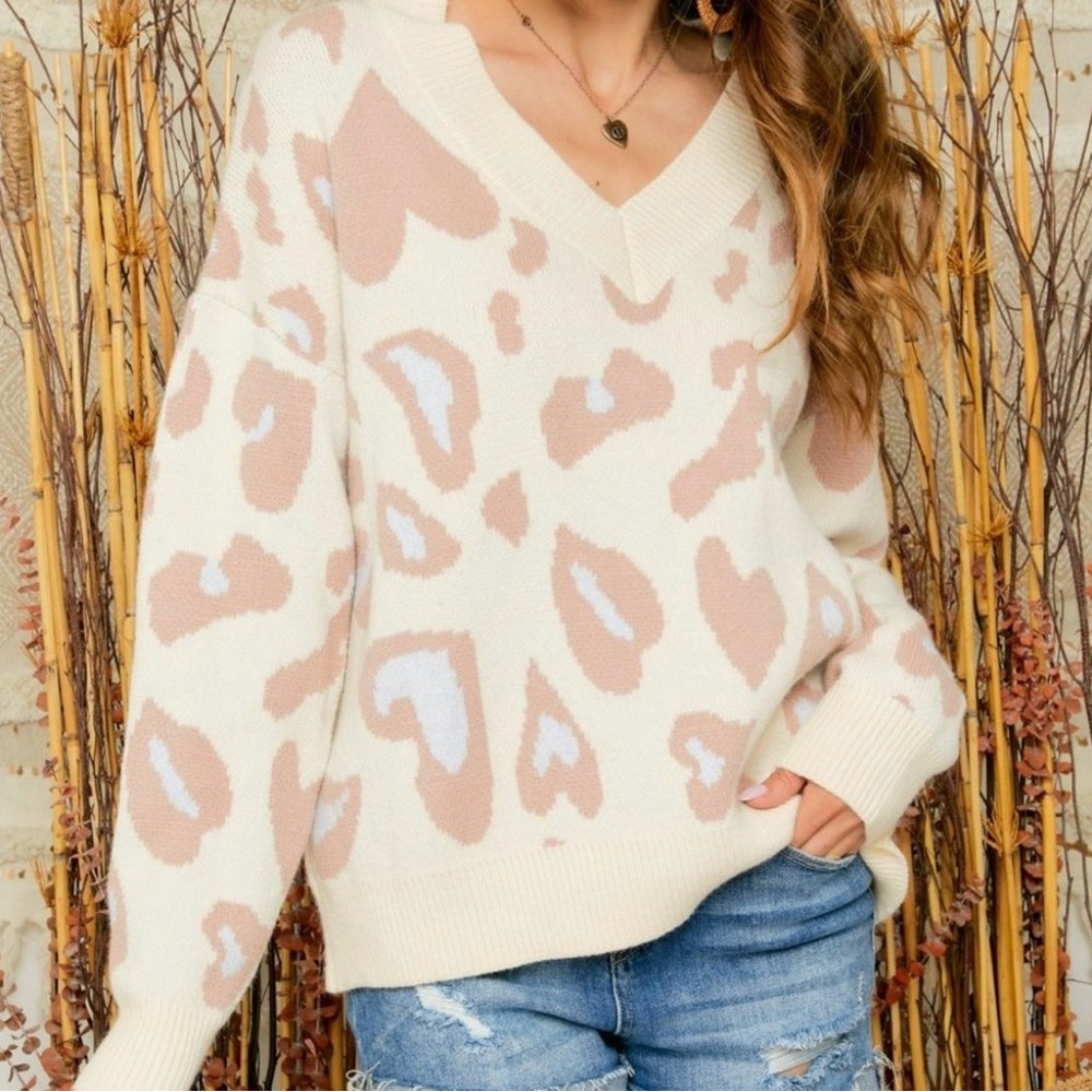 Adora‎ Large Cream V Neck Sweater Pastel Heart Shaped Leopard Print Coquette